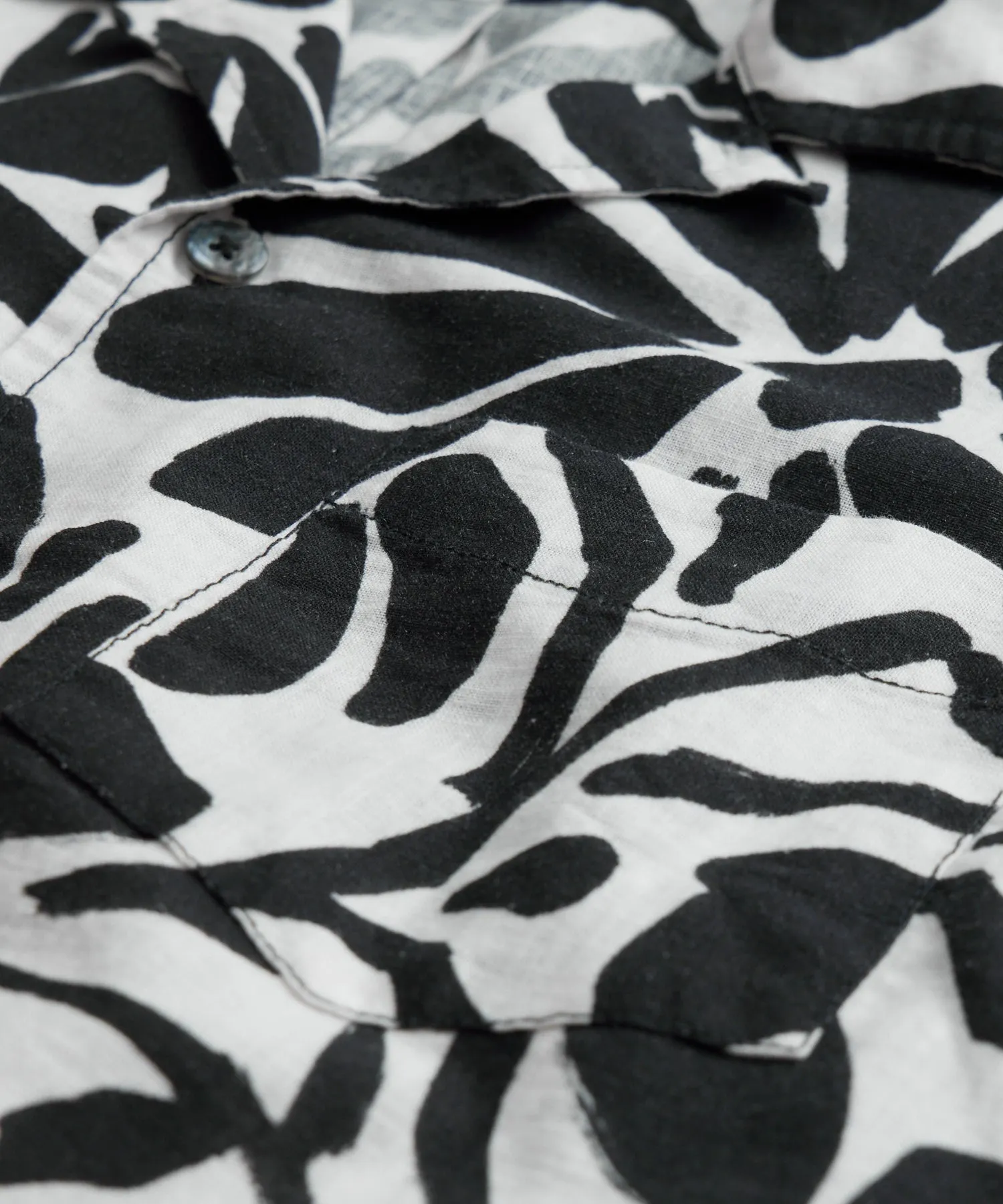 Abstract Floral Short Sleeve Camp Collar Shirt in Black White