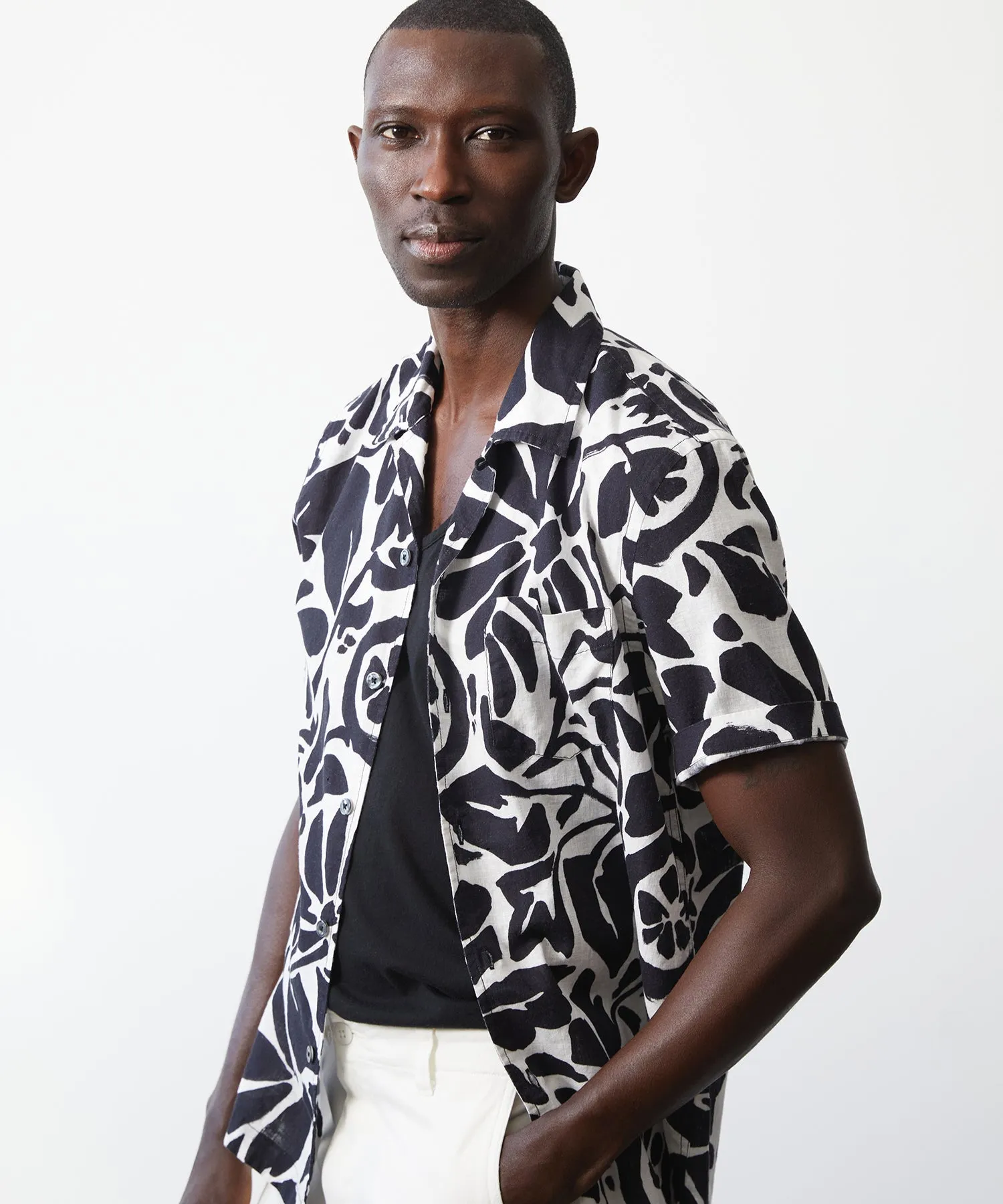 Abstract Floral Short Sleeve Camp Collar Shirt in Black White