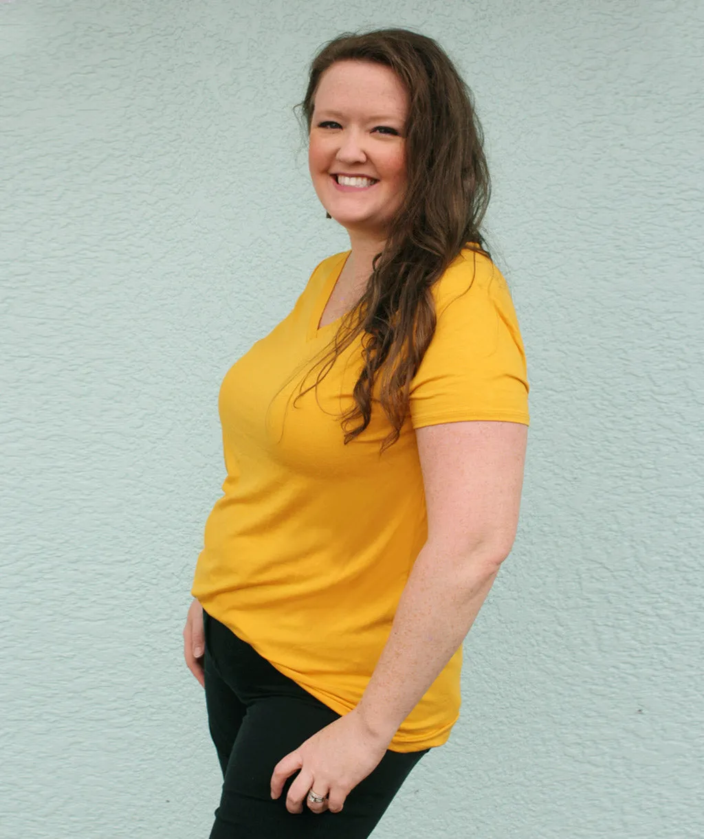 V-NECK basic tee in Mustard